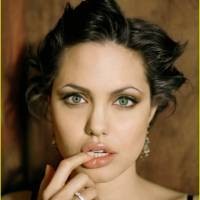 Bibir Jolie Paling Menggiurkan